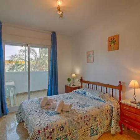 Sleeps 5 Pool Air Con