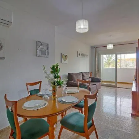 Sleeps 5 Pool Air Con